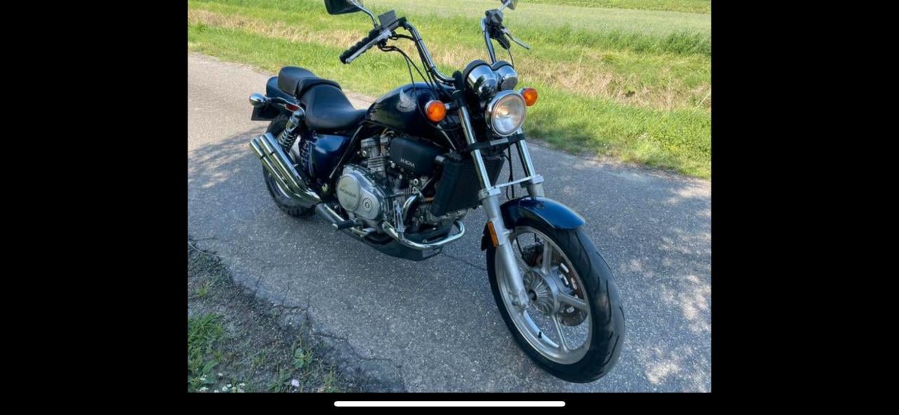 Te koop mijn  Honda VF700C, super Magna, bjr. 1990..