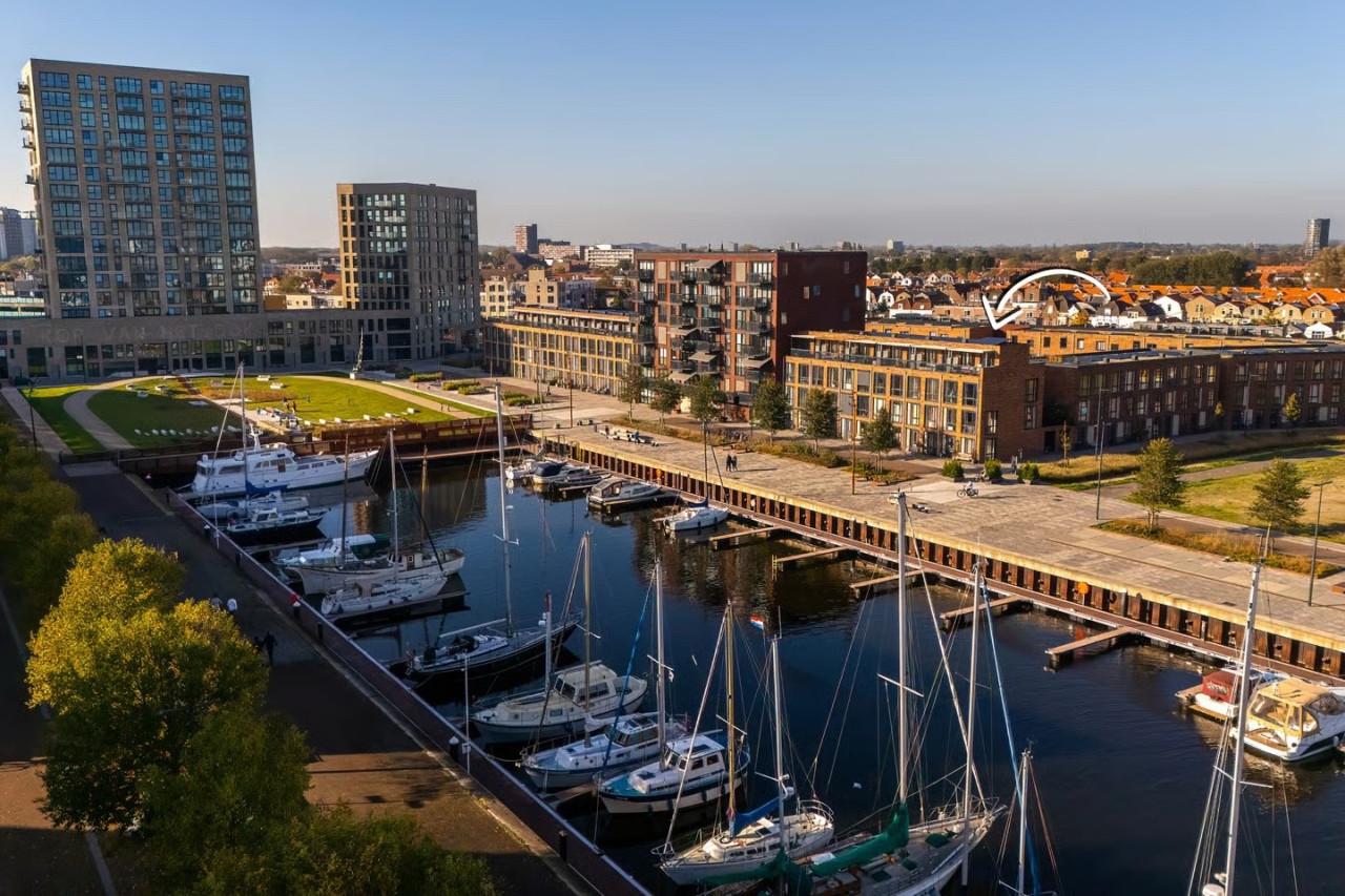 Te koop ligplaats voor boot 10.5m