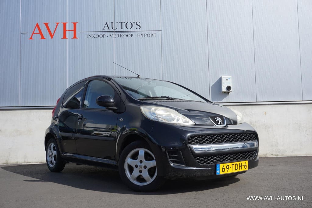 Peugeot 107 1.0-12v black & silver
