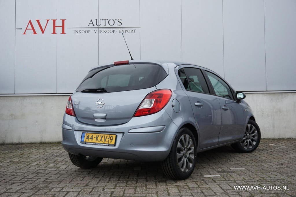 Opel Corsa 1.2-16v '111' edition