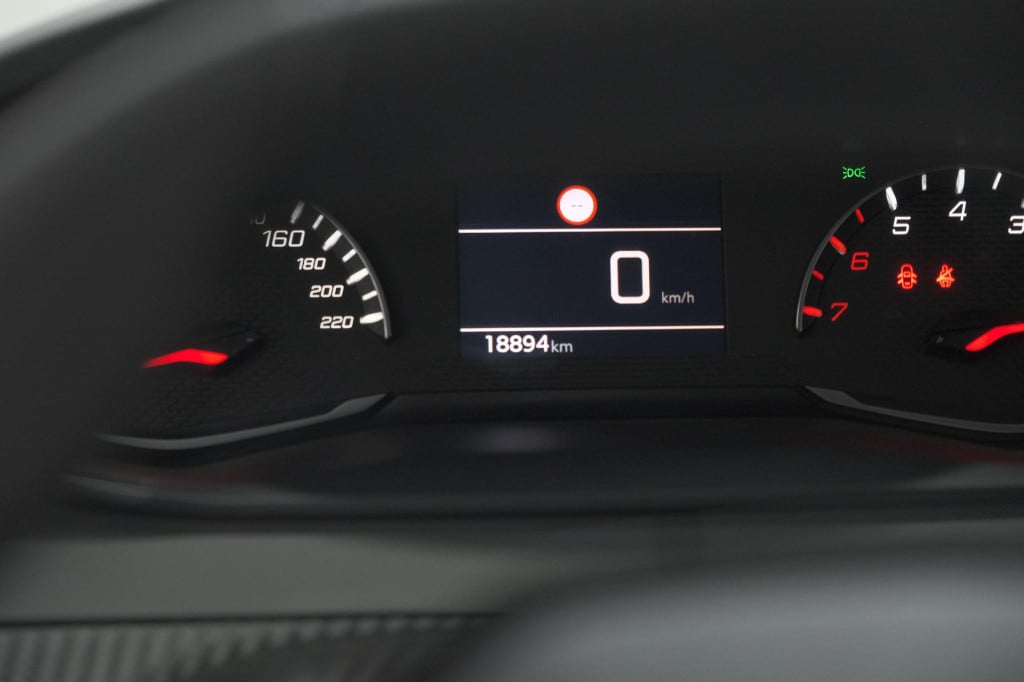 Peugeot 208 puretech 100 allure pack | camera | apple carplay | stoelverwar