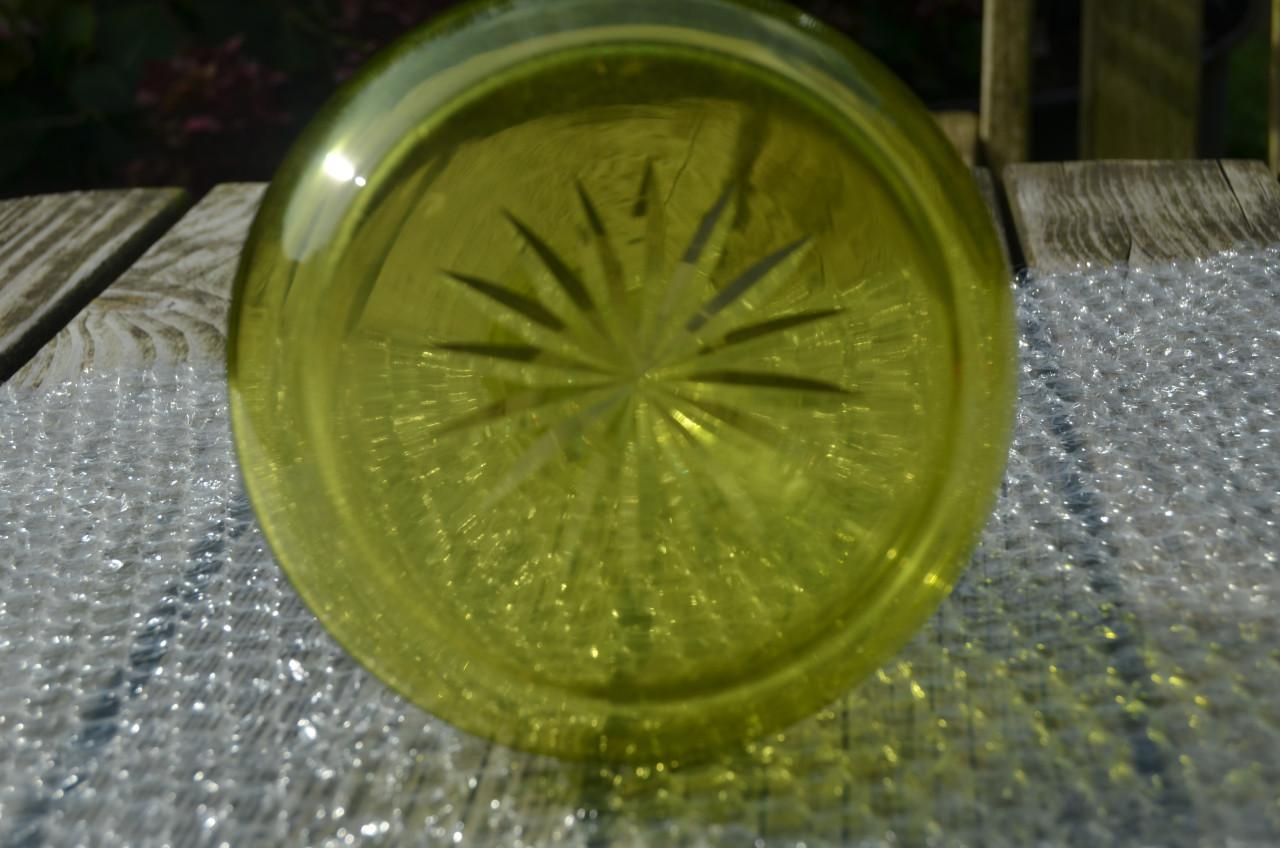 Mooie groene fles / karaf in goede staat