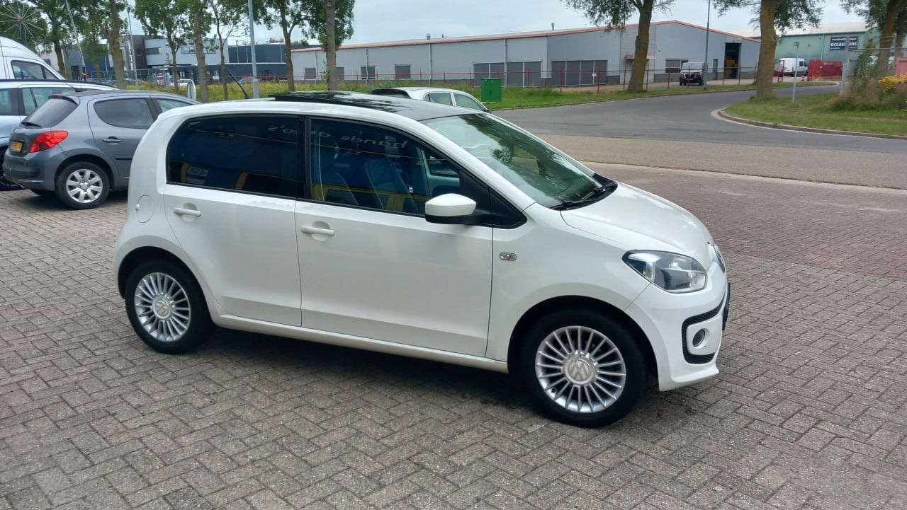 Volkswagen UP 1.0 high up! BleuMotion 5drs bj:2013 airco-panoramadak !!