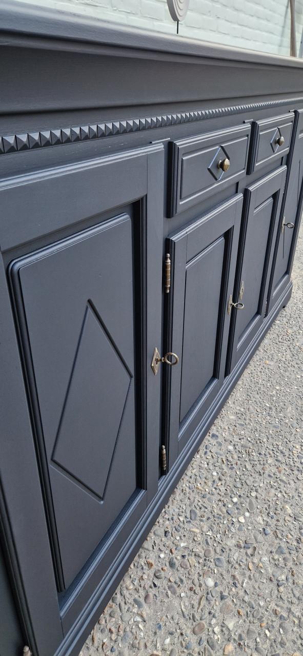 Groot dressoir massief eiken in mooie mat zwarte kleur