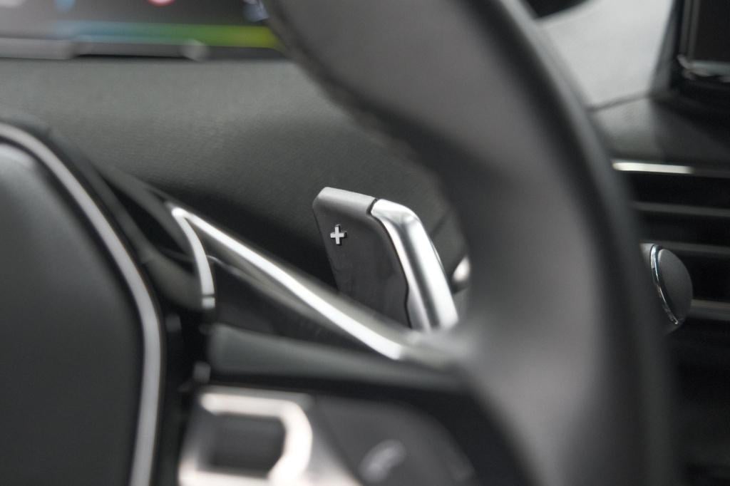 Peugeot 3008 1.6 hybrid 225 allure | camera | dodehoekdetectie | apple carp