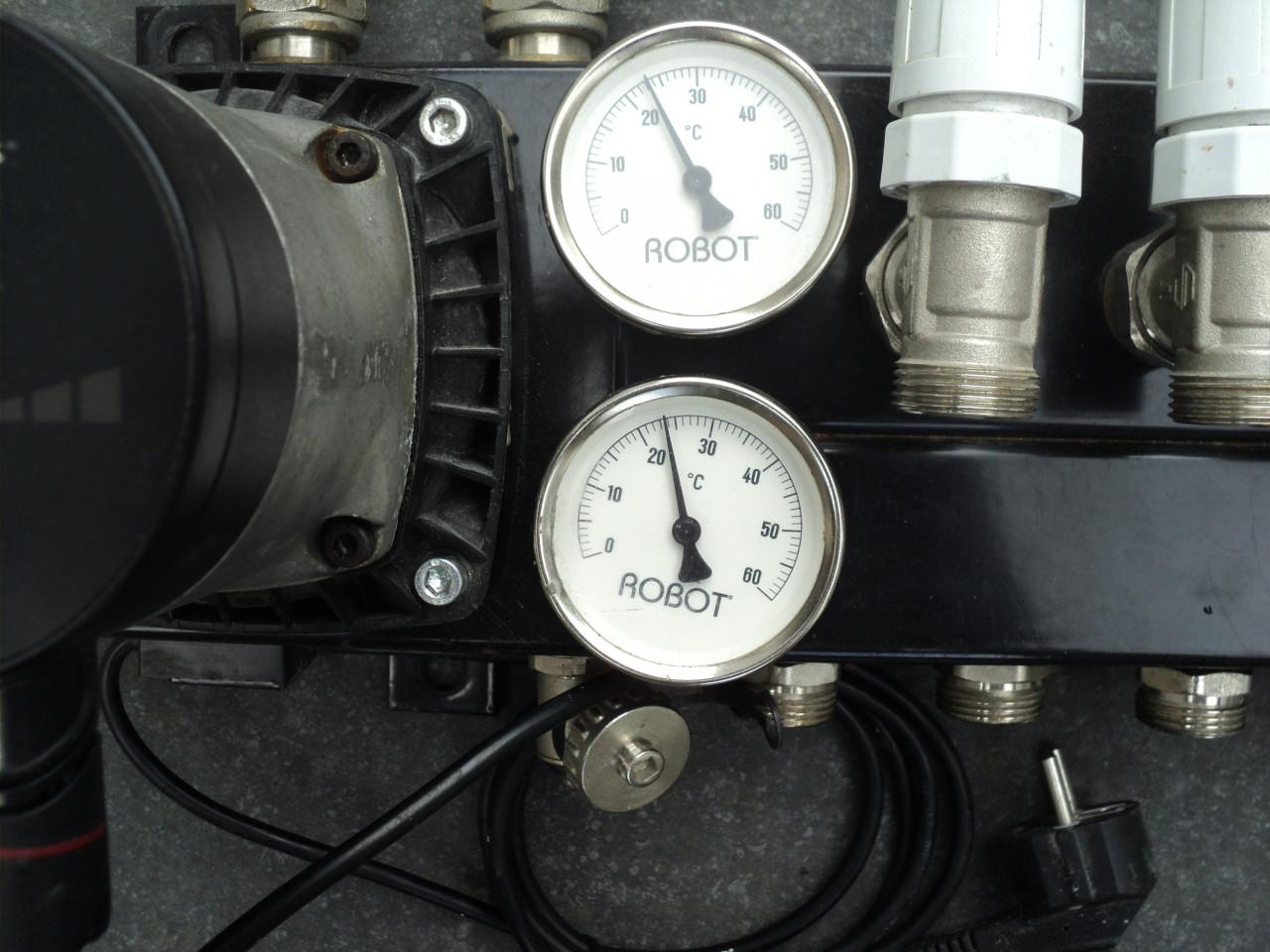 Vrijwel nieuwe 4 groep verdeler vloerverwarming ENERGI ZUINIG