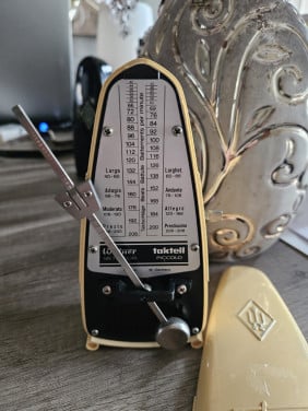 Werkend analoge vintage Metronoom /Taktell van het merk Wittner...
