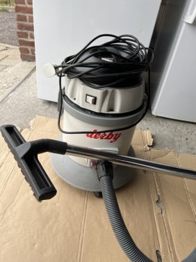 Derby industrie Stofzuiger 1300 watt Made in Italy nieuwprijs €400,-