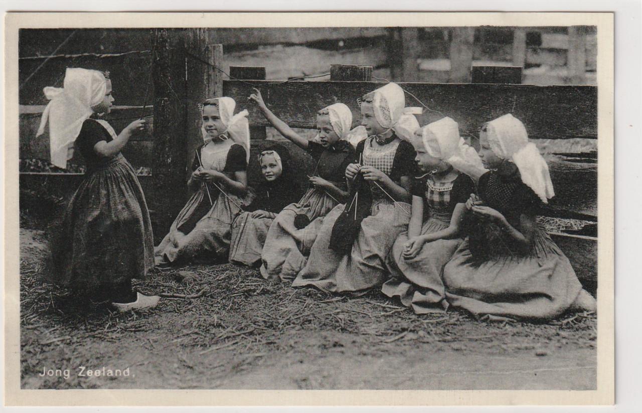 2 x klederdracht Zeeland