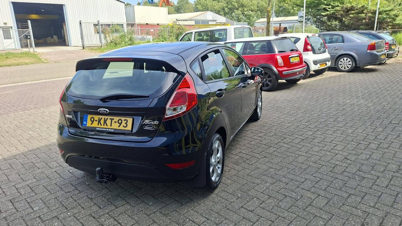 Ford Fiesta 1.0 Champion 5 deurs bj:2013 airco lm-velgen apk 2027 !!