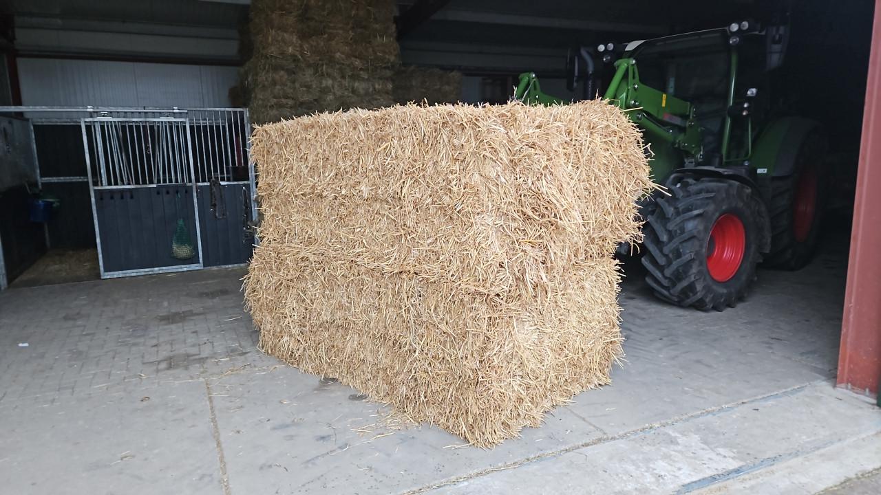 Weidehooi/stro/wikkelbalen