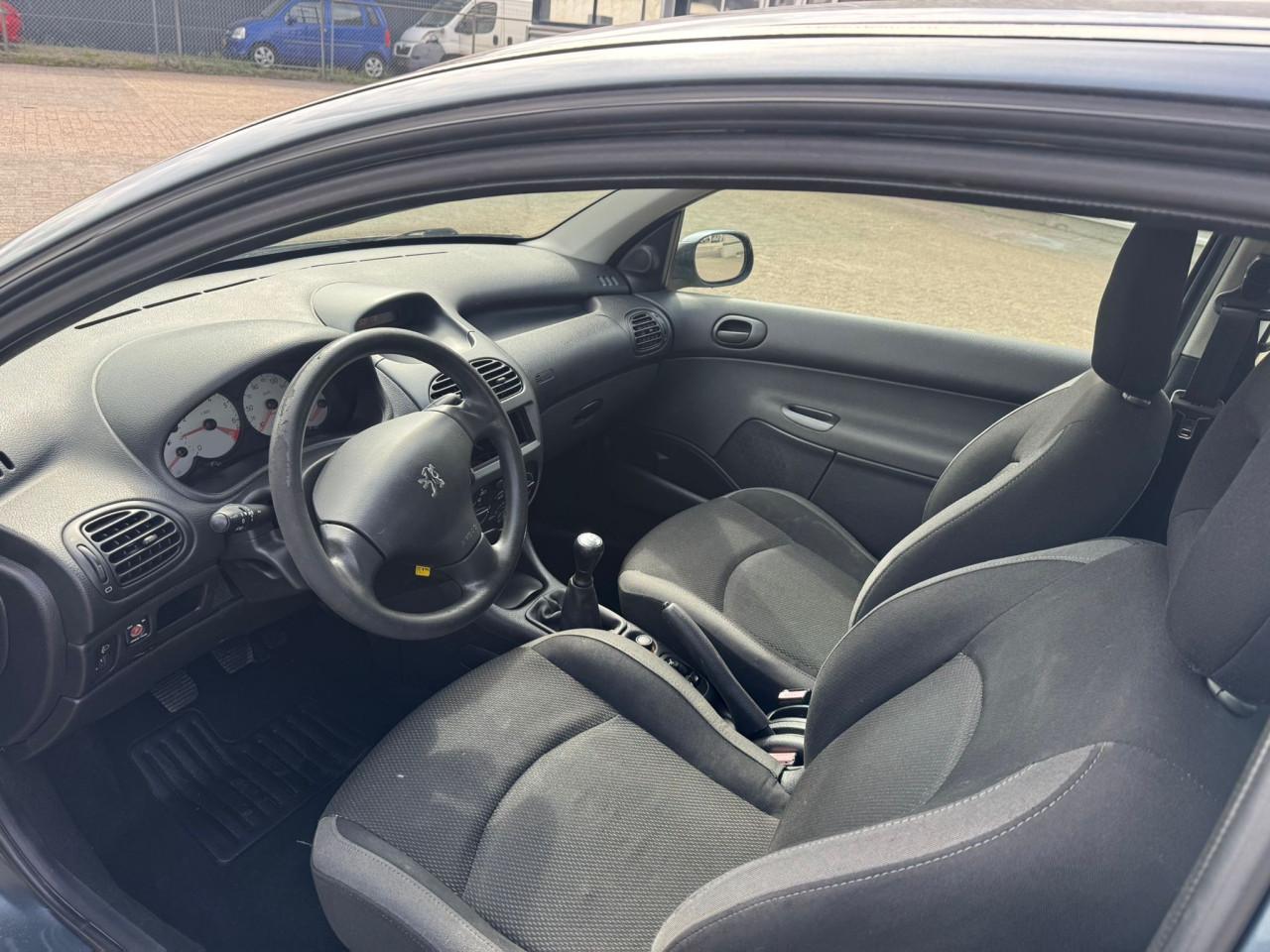 Peugeot 206 bj 2008  1400 euro