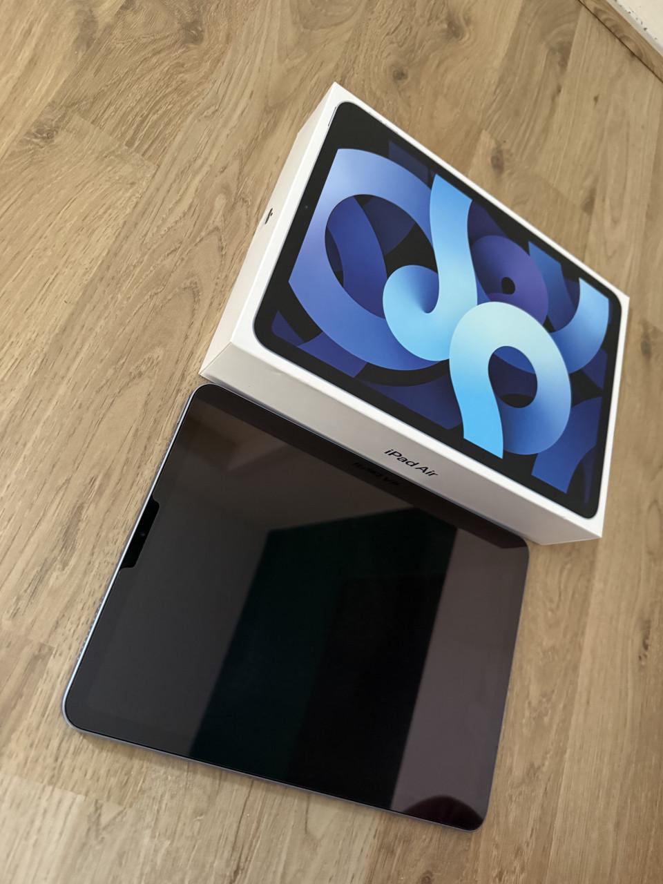 IPad Air 4 (2020) 64GB WiFi Sky Blue – Zeer nette staat + doos