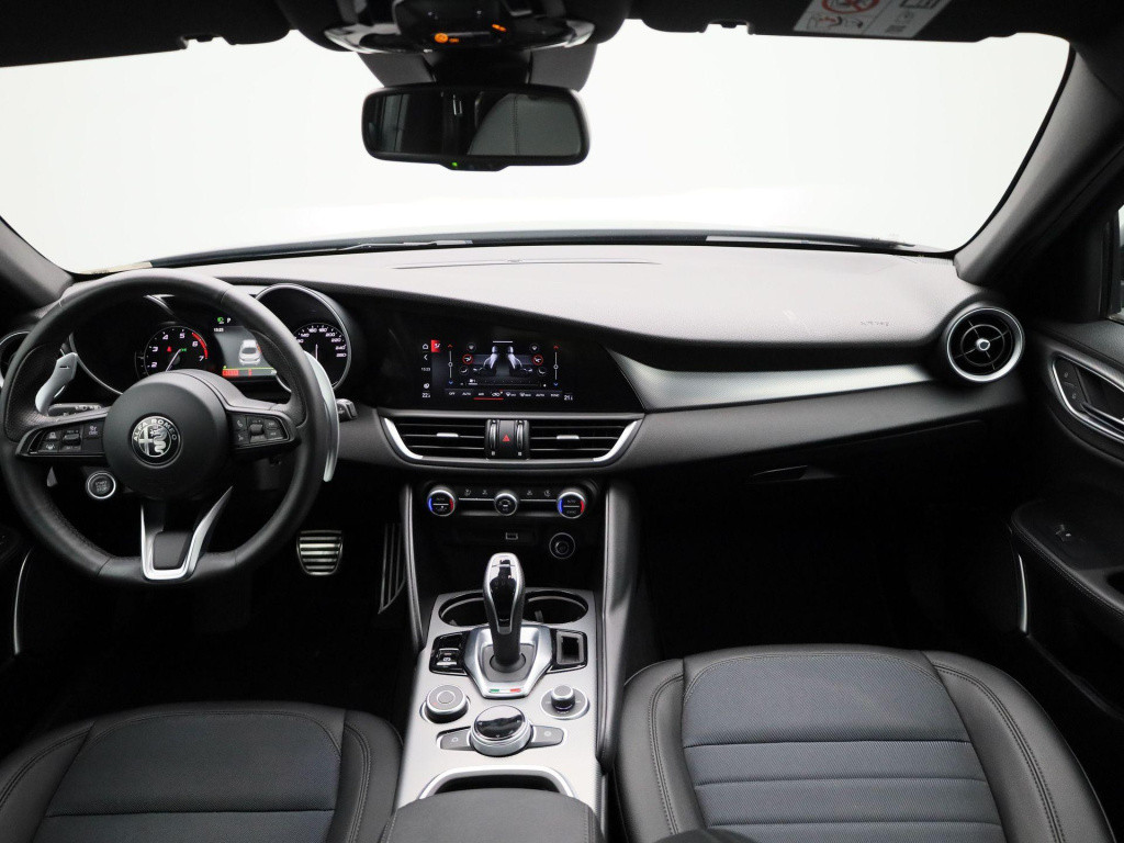 Alfa Romeo Giulia 2.0t sprint | lmv | automaat | parkeer sensoren | camera 