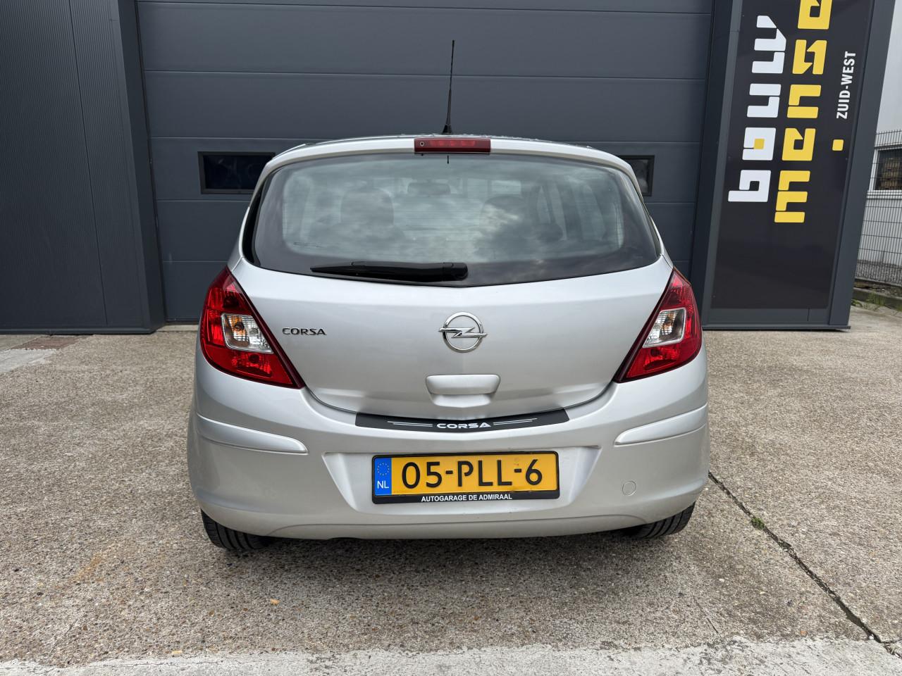 Opel Corsa 1.4 16V Edition 5DRS 2011 Zilver Airco Apk Cruise