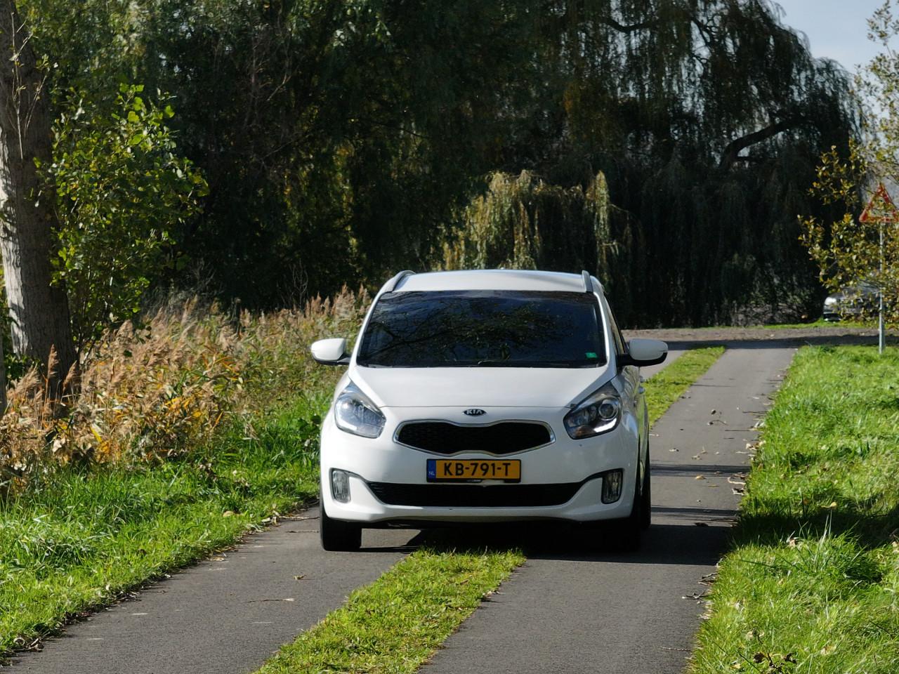 Prachtige & Sportieve Kia Carens (2016) – Nederlands – 7-Persoons Reisauto!
