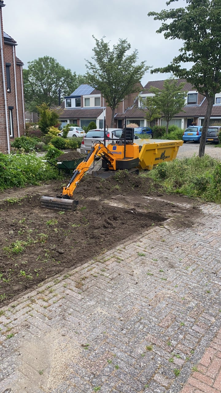 Machinist met Minigraver voor uw werkzaamheden!