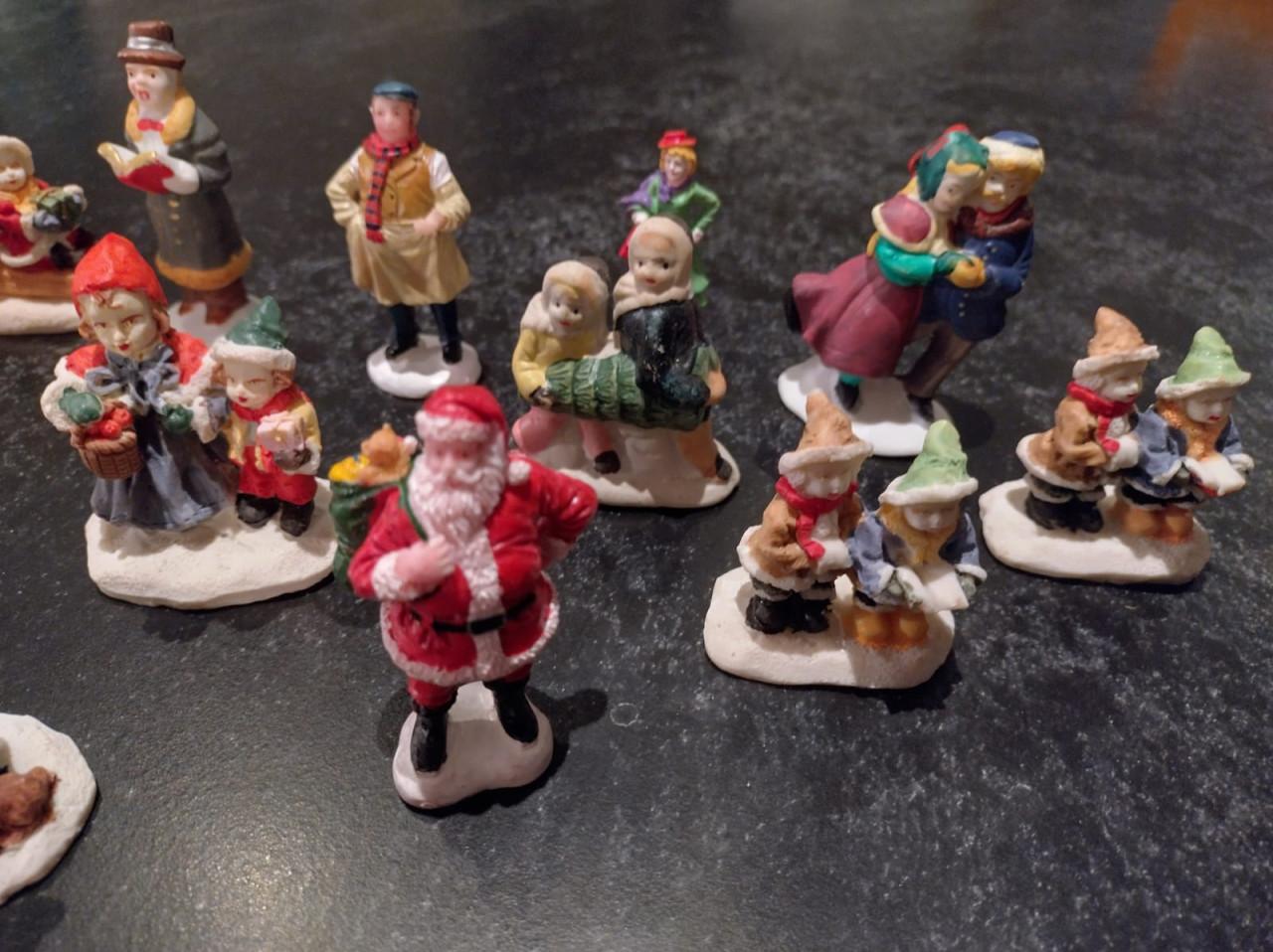 18 poppetjes 5-7 cm hoog