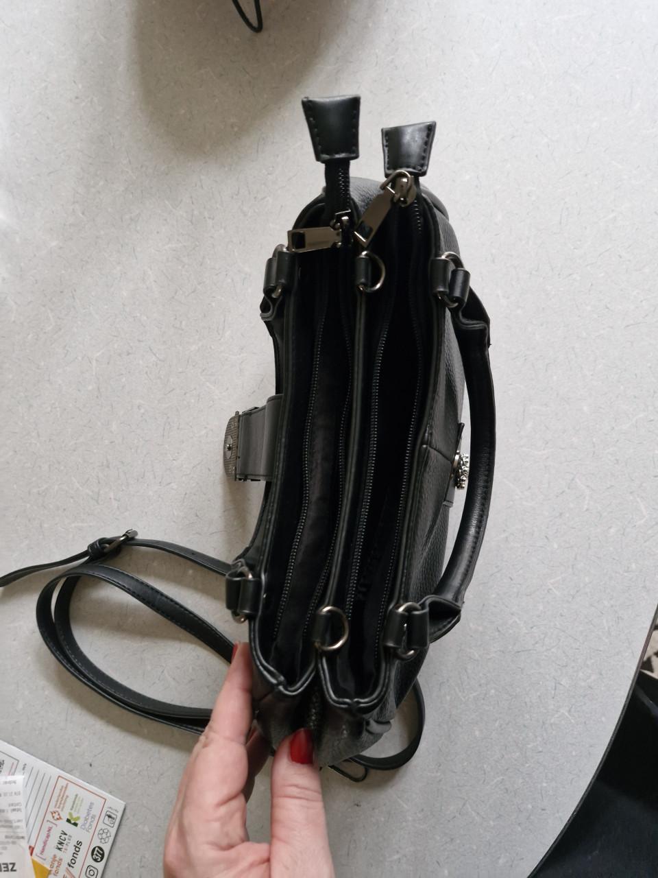 Kunstlederen zwarte handtas met zeeuwse knop