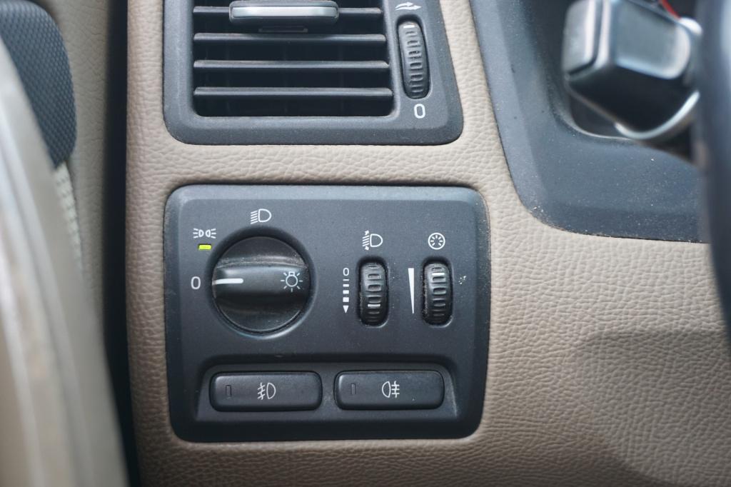 Volvo V70 2.4d edition airco / cruise / elektr. ramen / trekhaak / lm velge