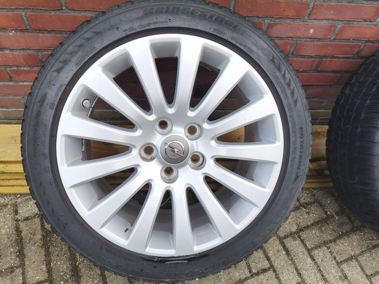 Winterbanden Opel Insignia a Blizzak 235/45/R18  96V