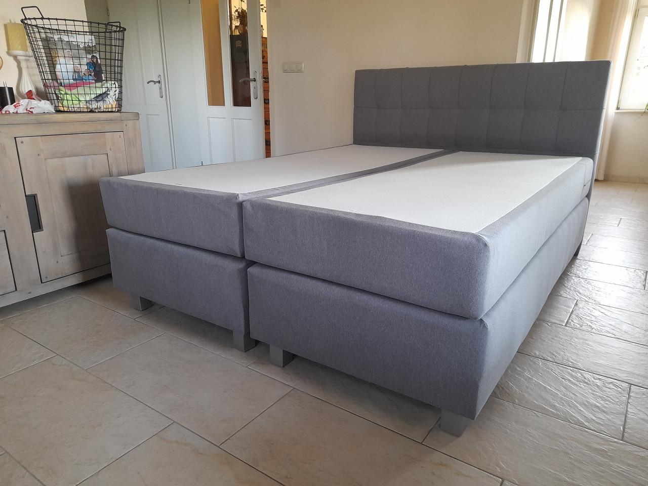Boxspring 160 x 200  (in goede nette staat )