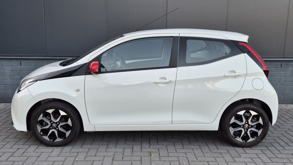 Toyota Aygo 1.0 vvt-i x-cite*automaat*airco*camera*apple-carplay*android*