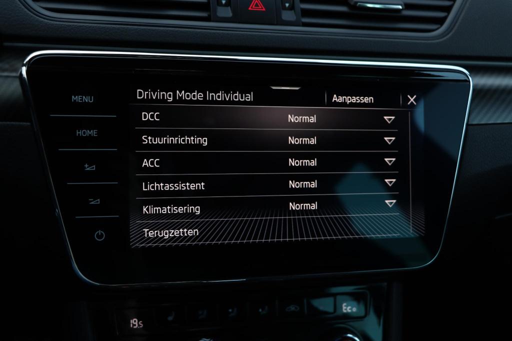 Skoda Superb combi 1.4 tsi iv sportline business 218pk dsg6 | soh 94,3% |