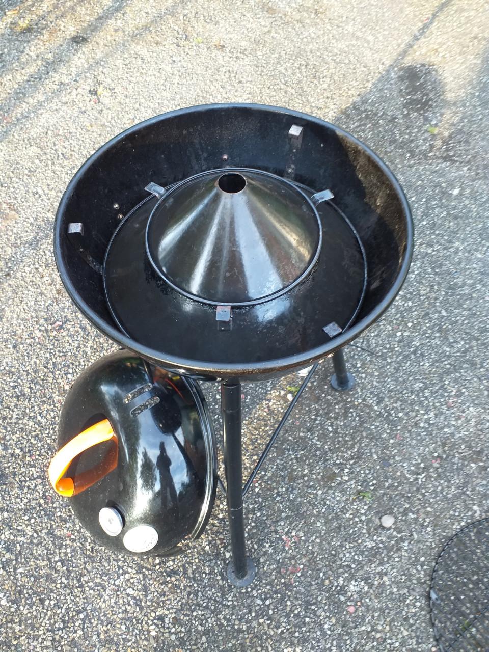 ""MOOIE BARBECUE"" in prima staat en voor verschillende zaken te gebruiken"