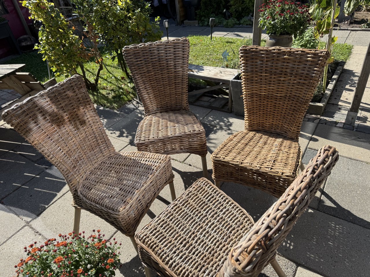 Gratis af te halen mooie eetkamer stoelen