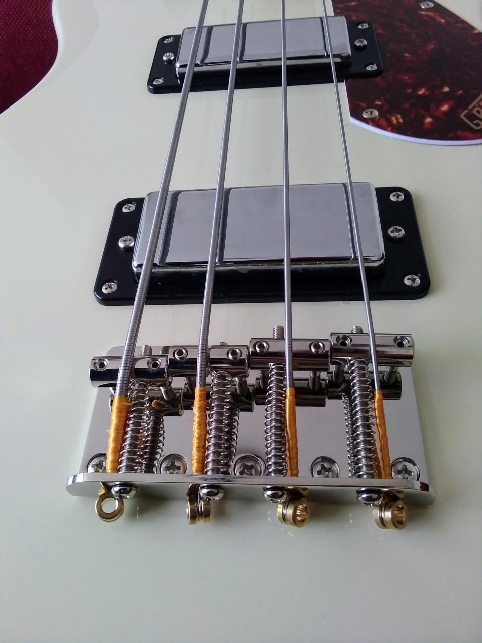 Gretsch Streamliner Jet Club Bass Vintage White z.g.a.n. 175 euro