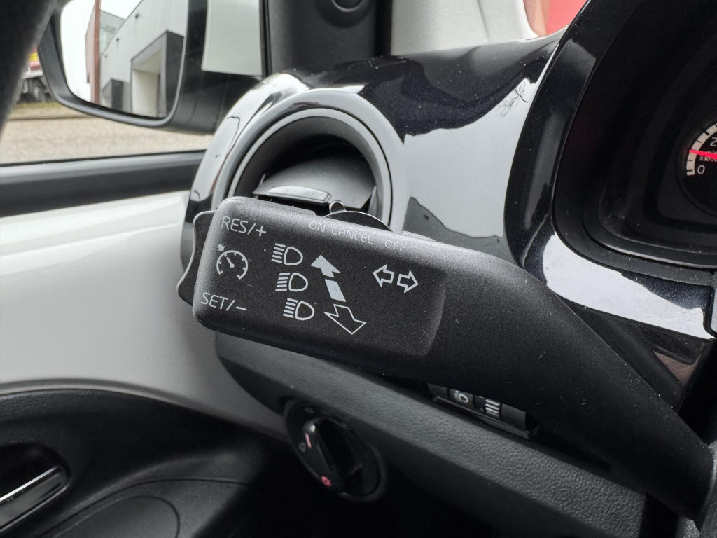 Volkswagen UP! 1.0 move up! bluemotion executive pack | airco | park. senso
