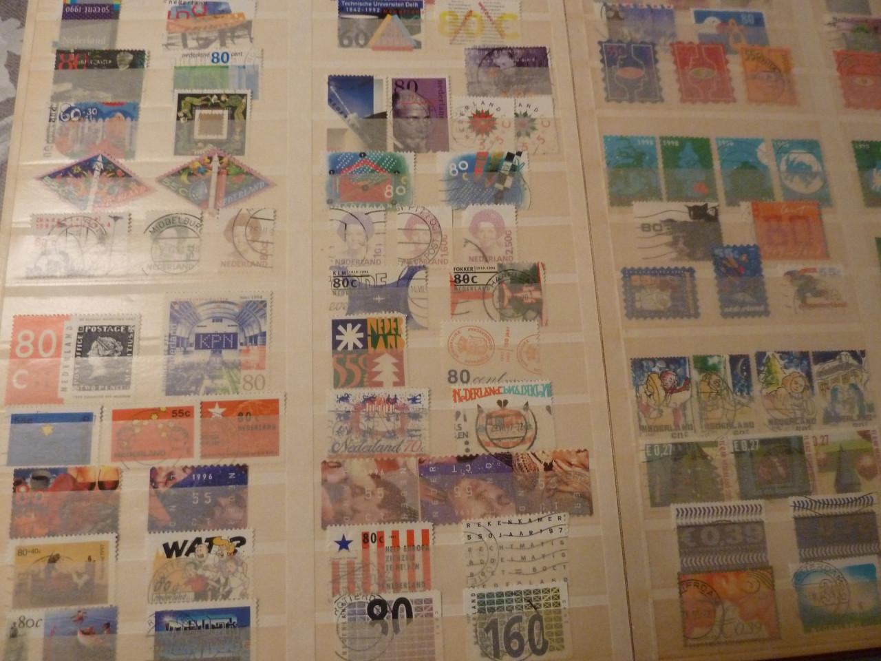 RUIM 700 NED.ZEGELS IN STOCKBOEK.