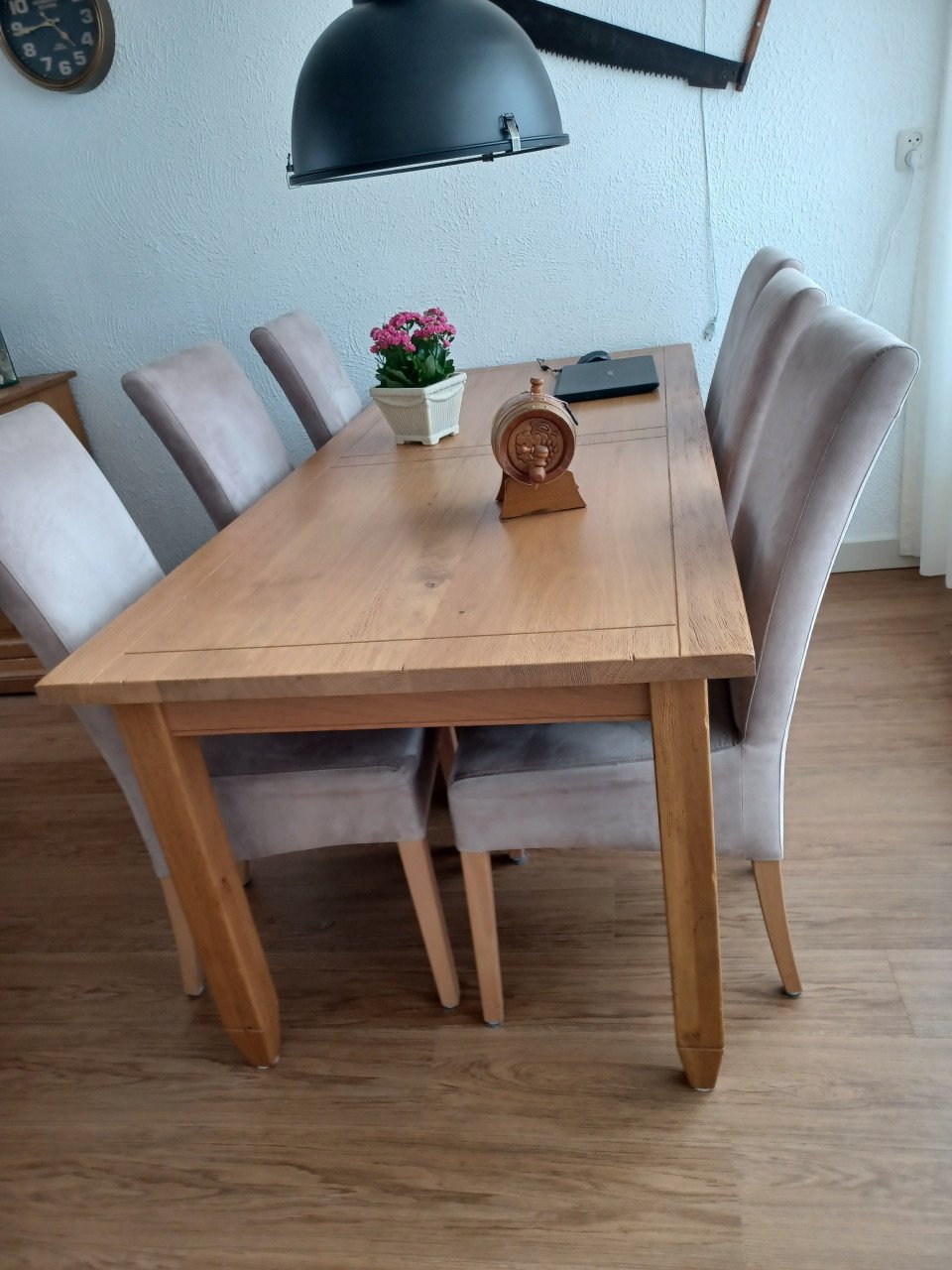 Massief eiken eettafel met 6 stoelen