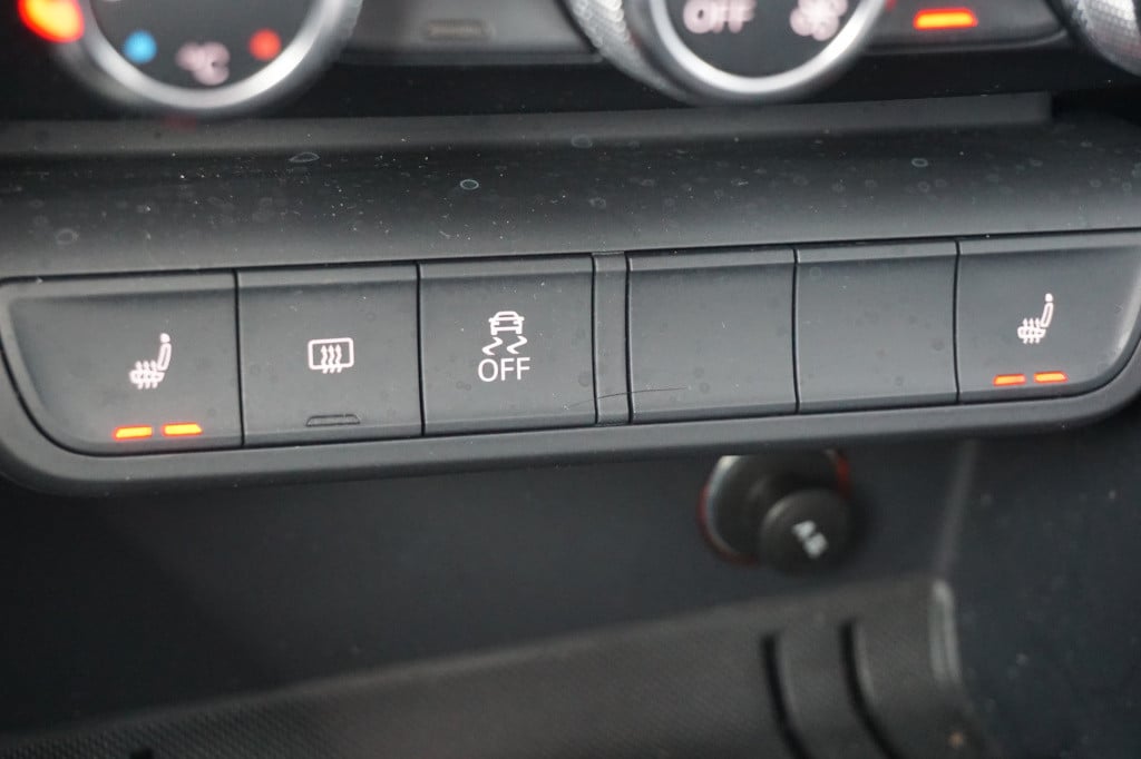 Audi A1 1.4 tfsi attraction airco / navi / parkeers. / elektr. ramen