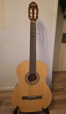 Akoestische gitaar (lapaz)