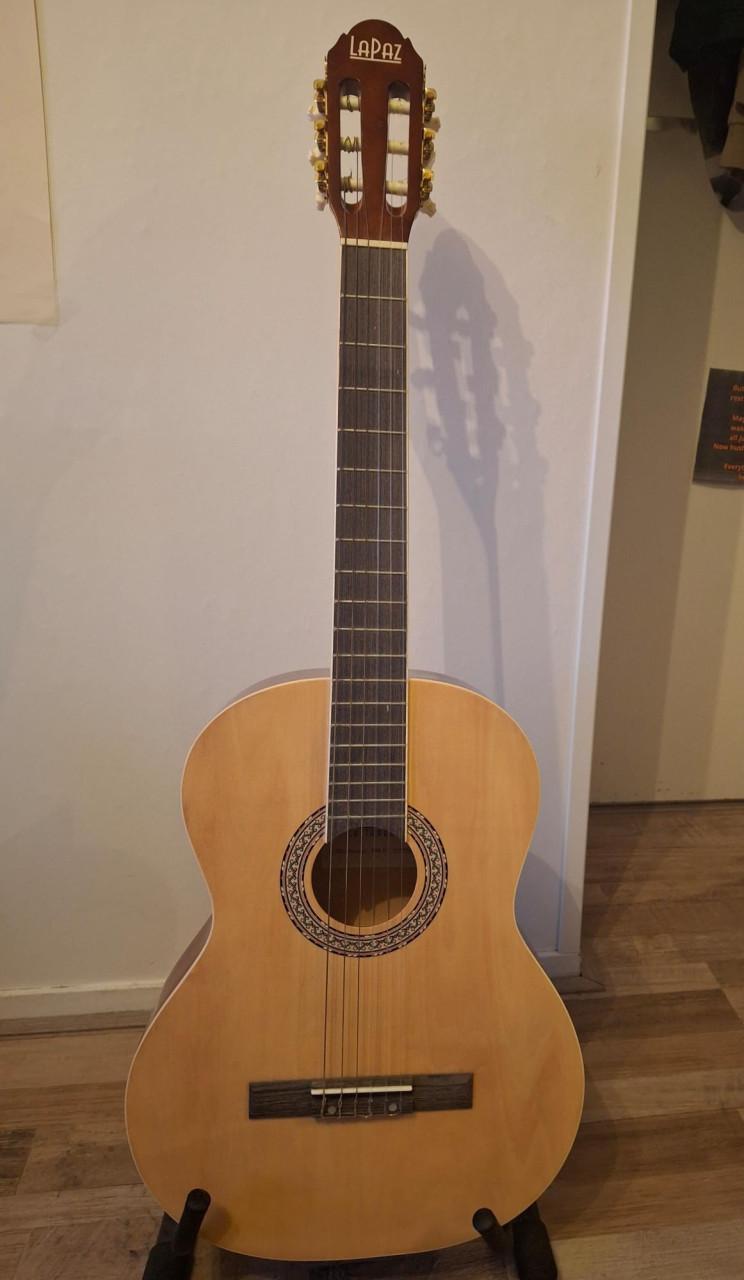 Akoestische gitaar (lapaz)