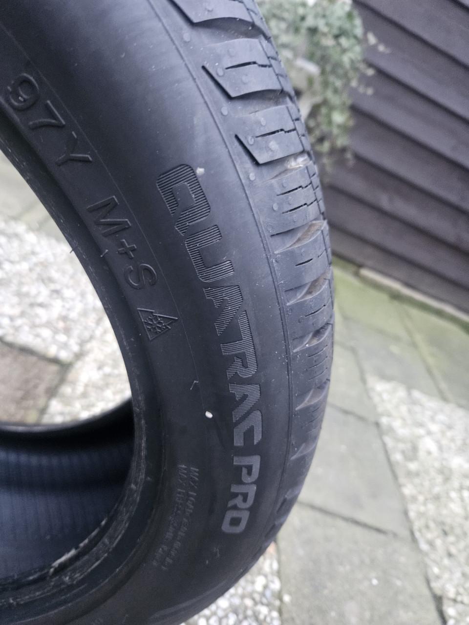 Vredestein All-Season banden 235-45-17