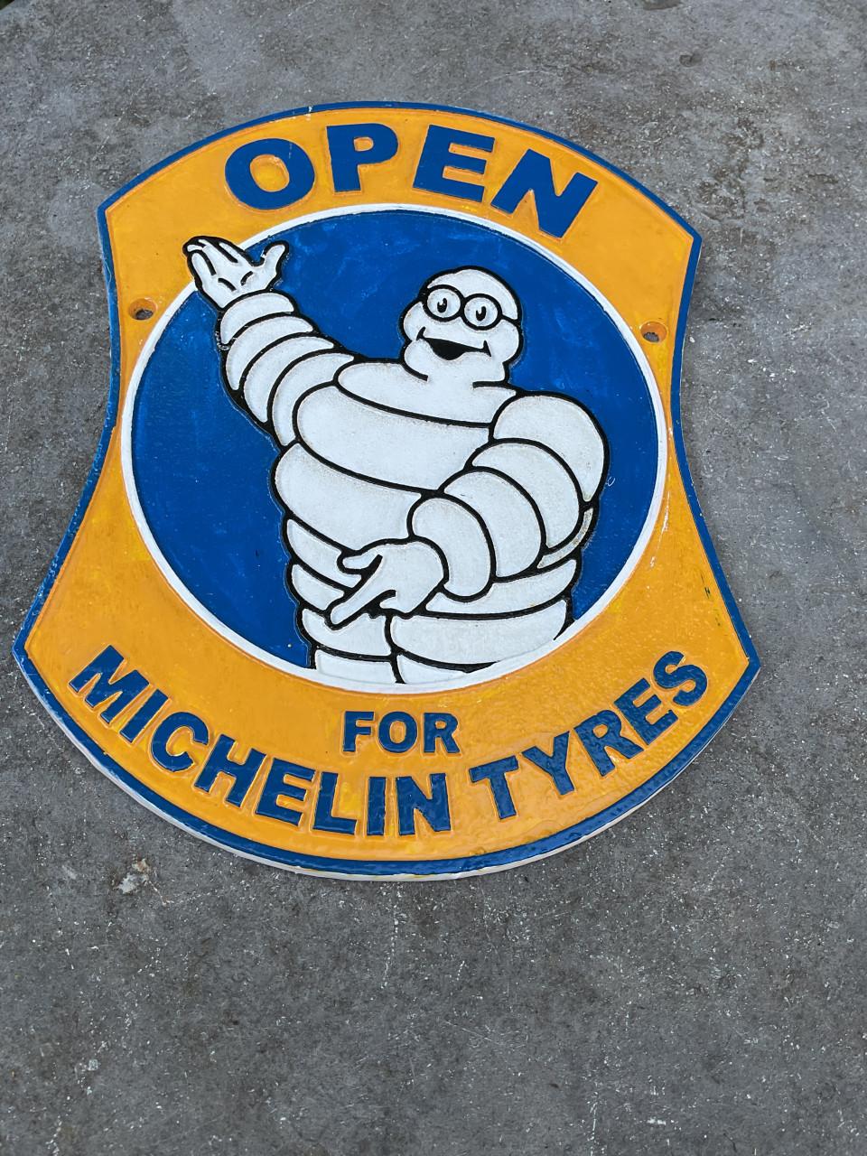 Reclameborden Michelin & Esso