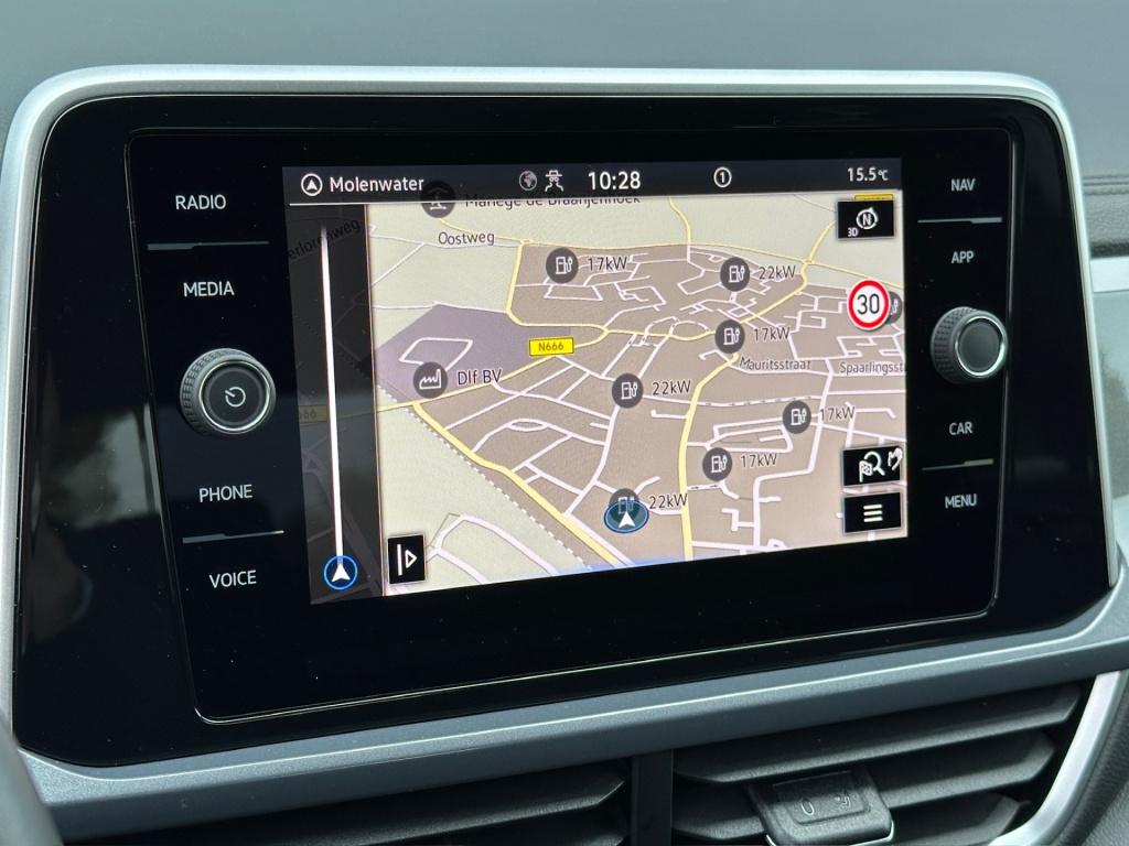 Volkswagen T-roc 1.5 tsi 150pk dsg style | trekhaak | navi | iq light | ada