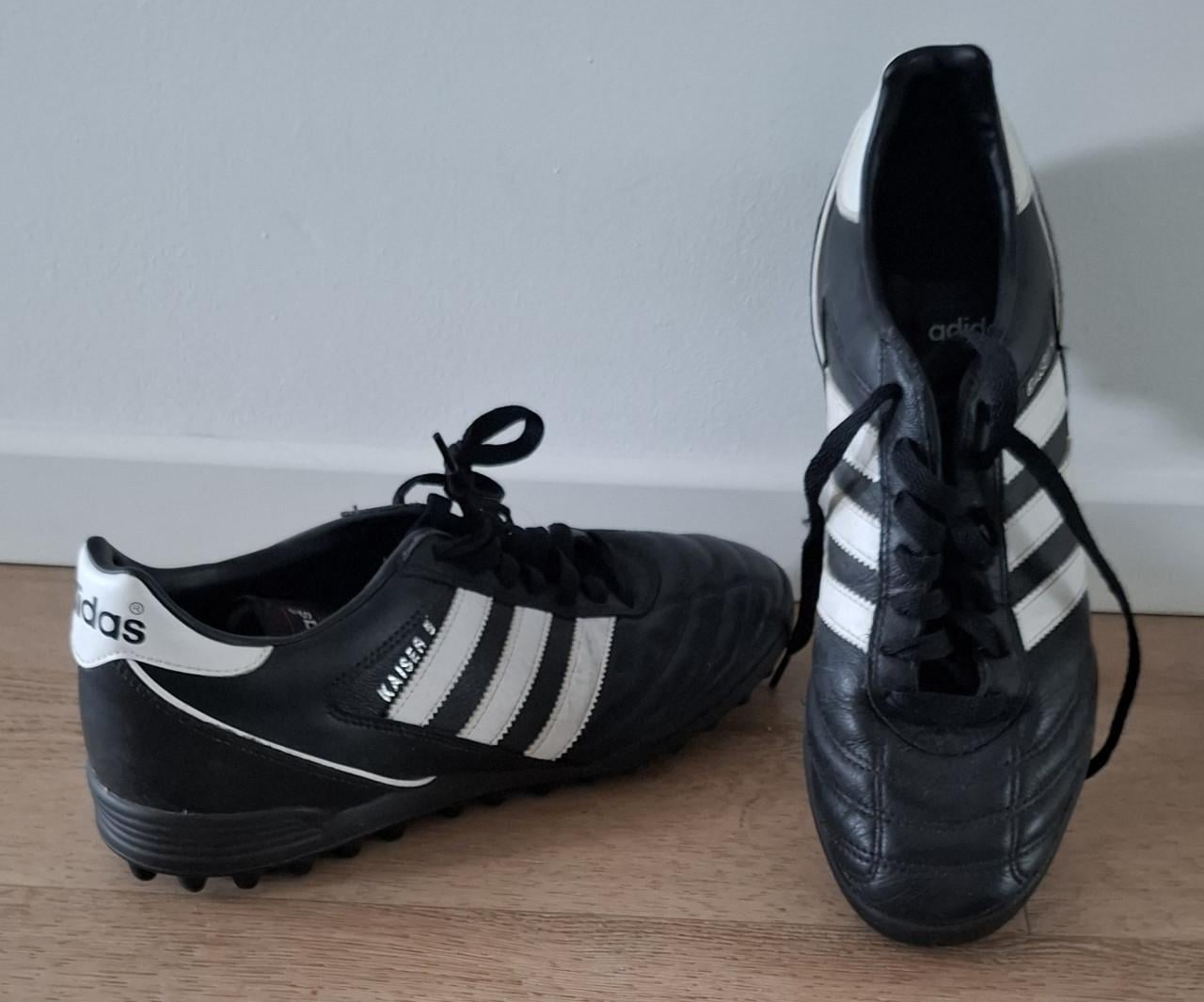 Te koop Adidas kunstgrasschoenen maat 42