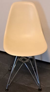 Kinderstoel Eames DSR Junior