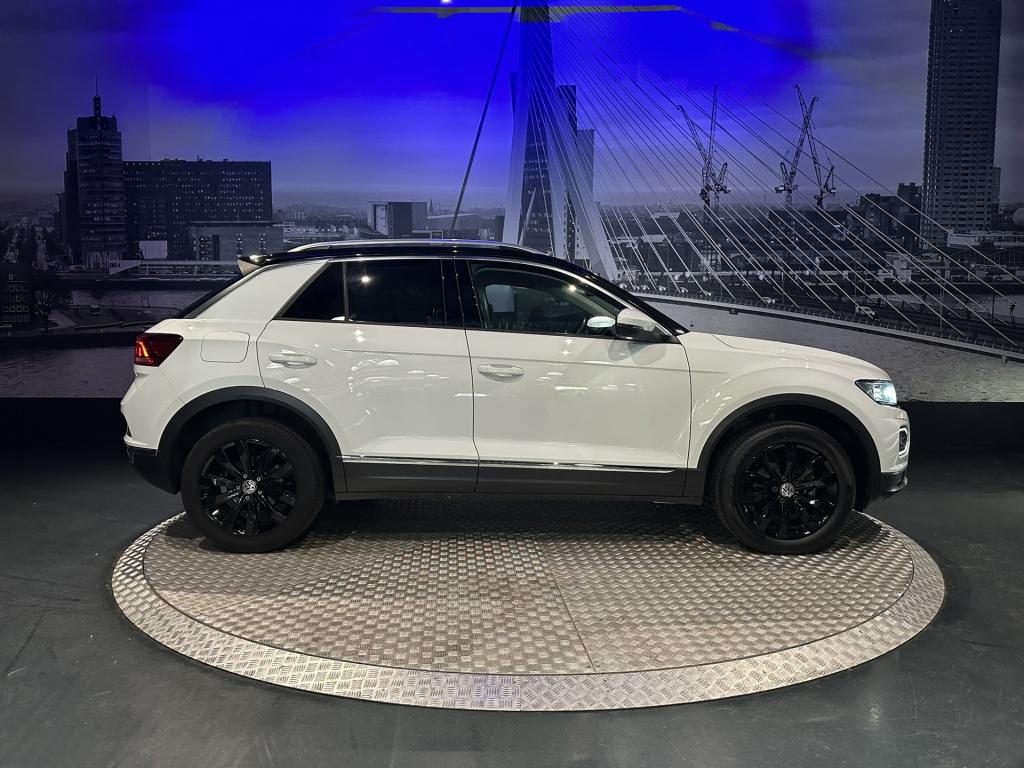 Volkswagen T-roc 1.5 tsi sport *camera*vitrual*winterpack*trekhaak*keyless*