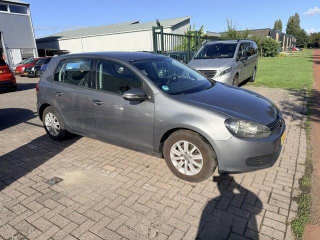 Volkswagen Golf 1.4 tsi comfortline let op ;automaat bak schok en licht hag