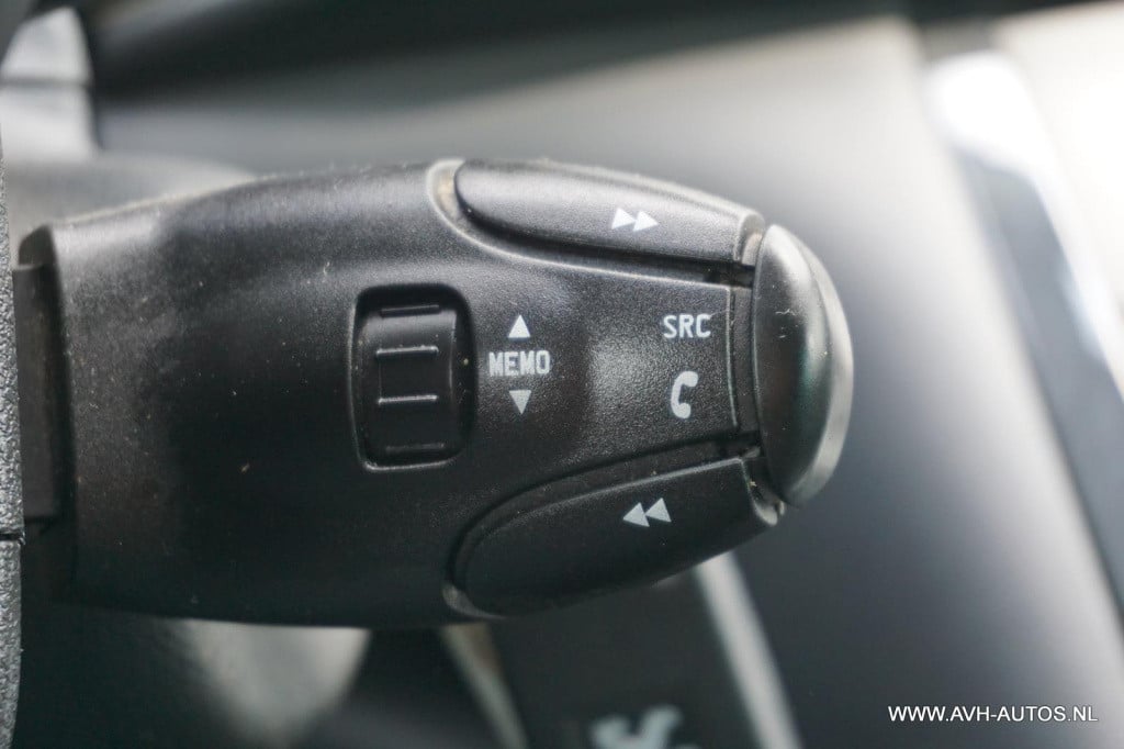 Peugeot 3008 1.6 vti st