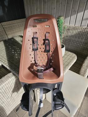 Zo goed als nieuw YEPP fietsstoeltje achter.