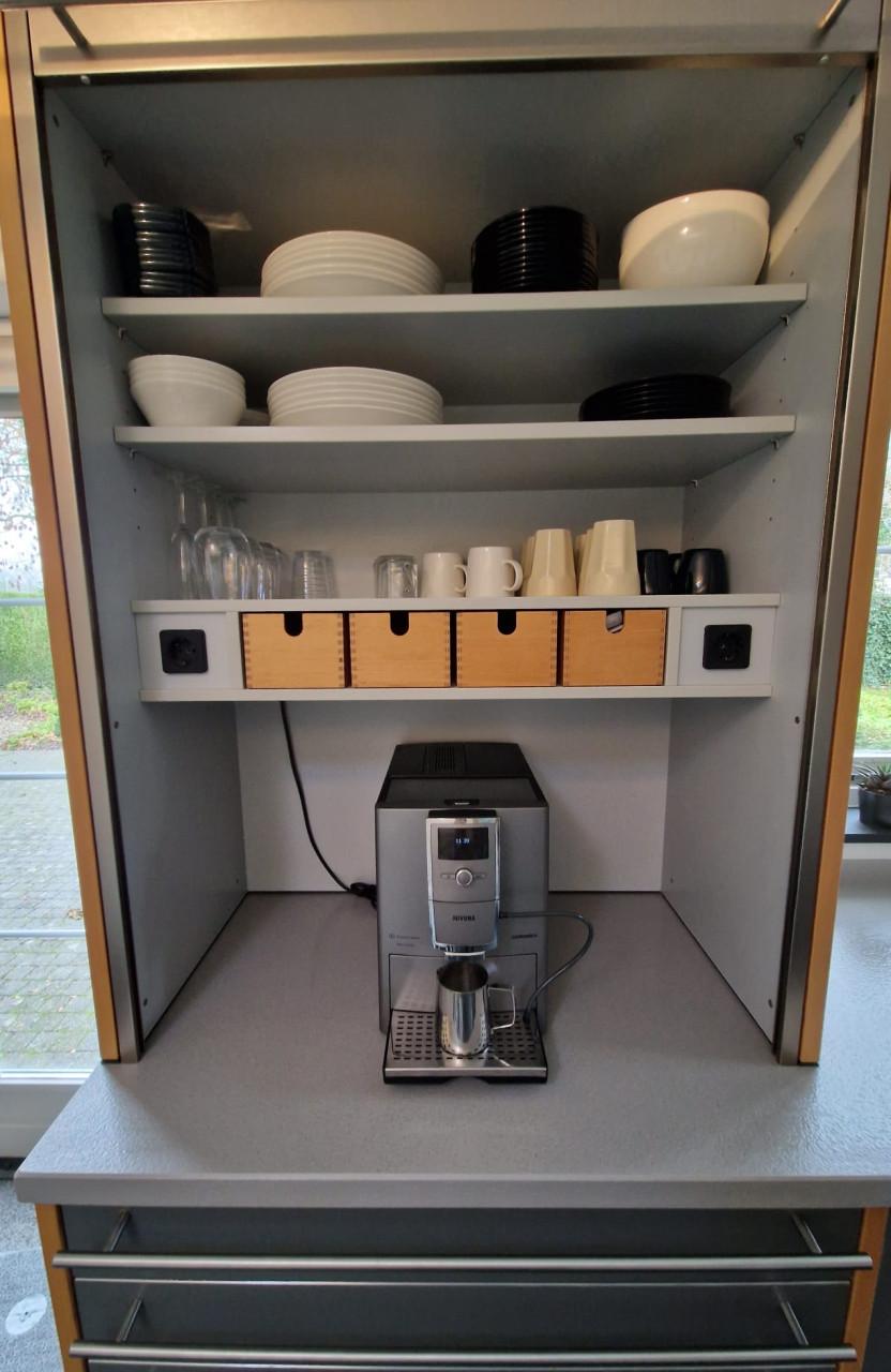 Rolkast bulthaup te plaatsen op een keuken. Geschikt voor servies.