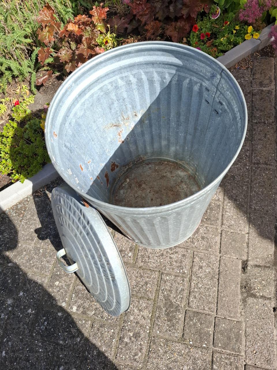 Zinken vuilnisbak