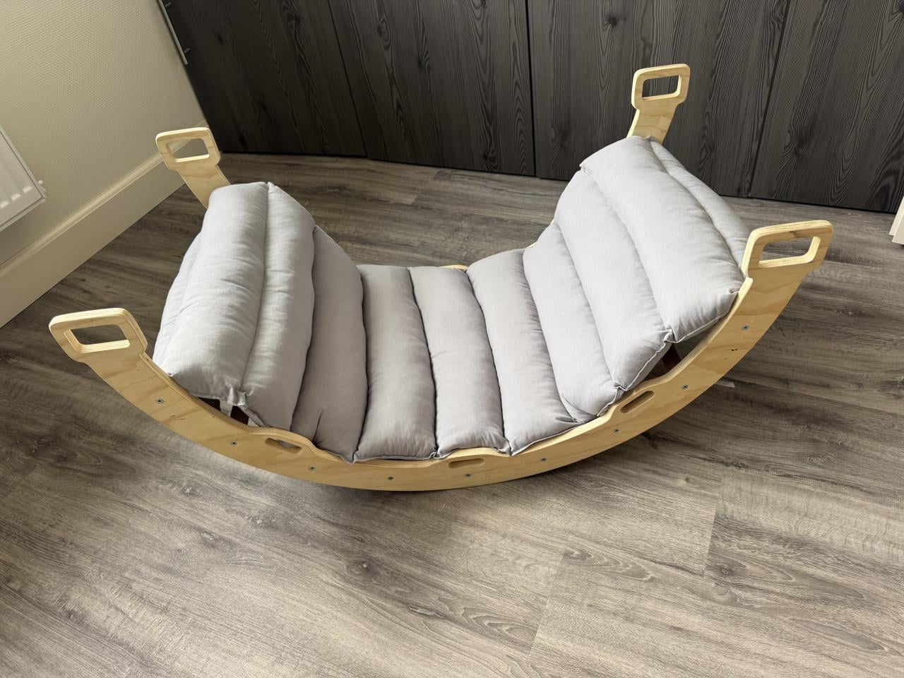 Houten klimboog met kussen