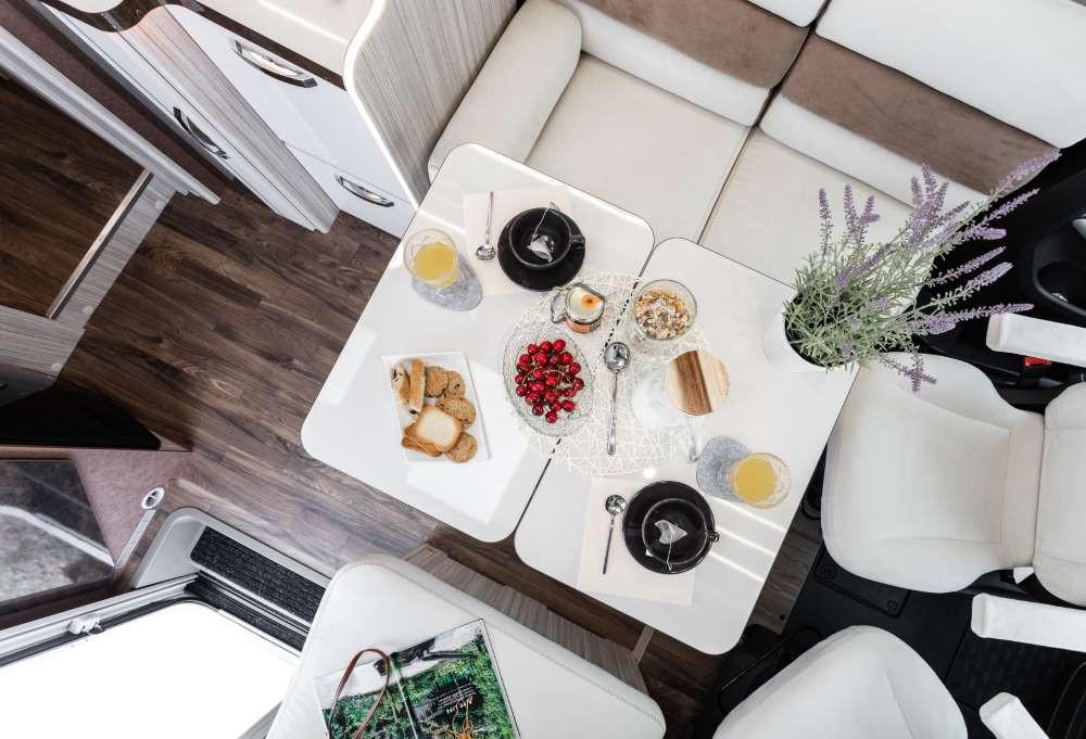 Elnagh Magnum 532 - Face-to-face - 180 pk - automaat